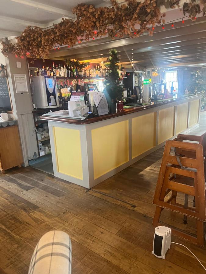 Coach And Horses Inn Пензанс Екстериор снимка