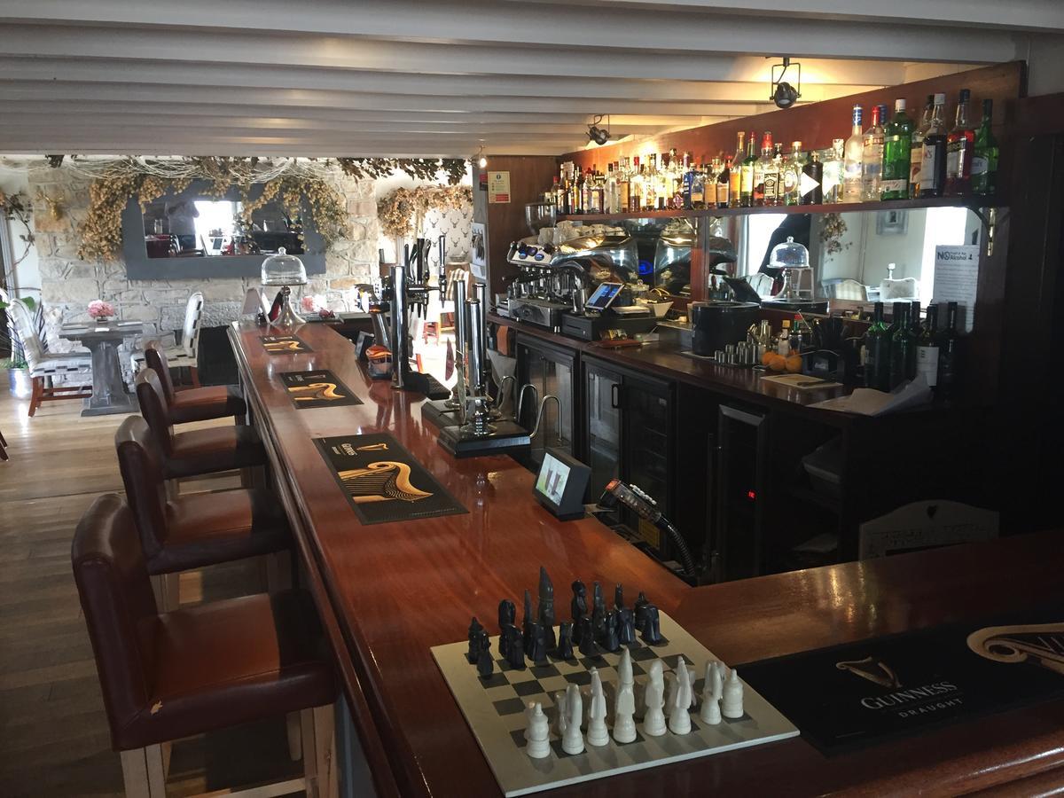 Coach And Horses Inn Пензанс Екстериор снимка
